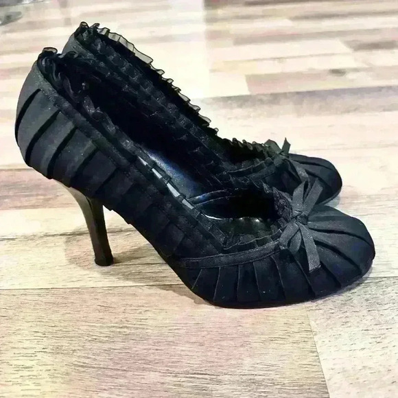 Varsavia Viamara Black Heels - Picture 2 of 5